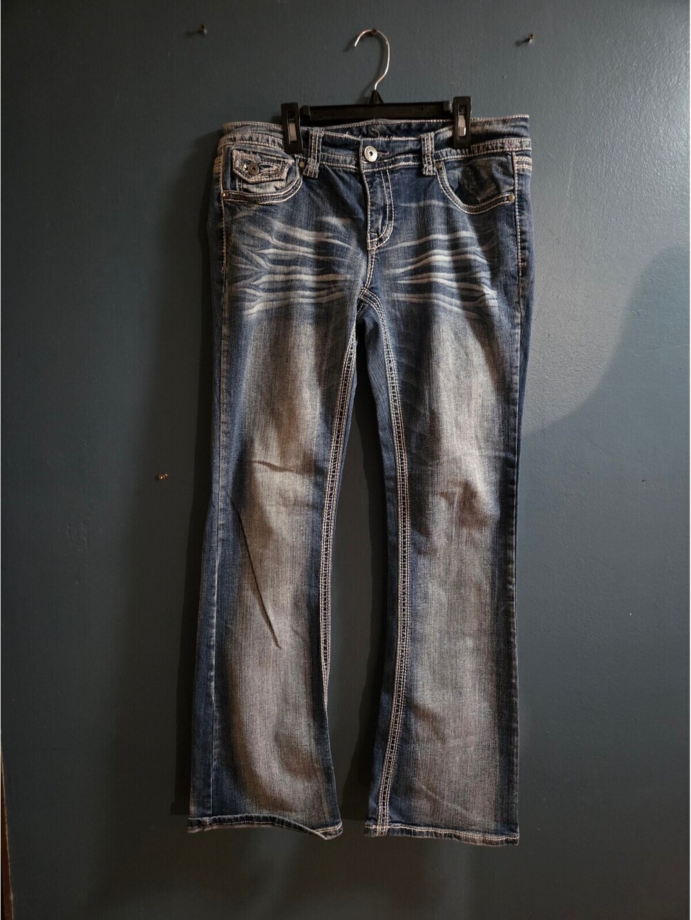 Ariya Women's Bootcut Blue Denim Jeans with Decorative Back Pockets size 11/12